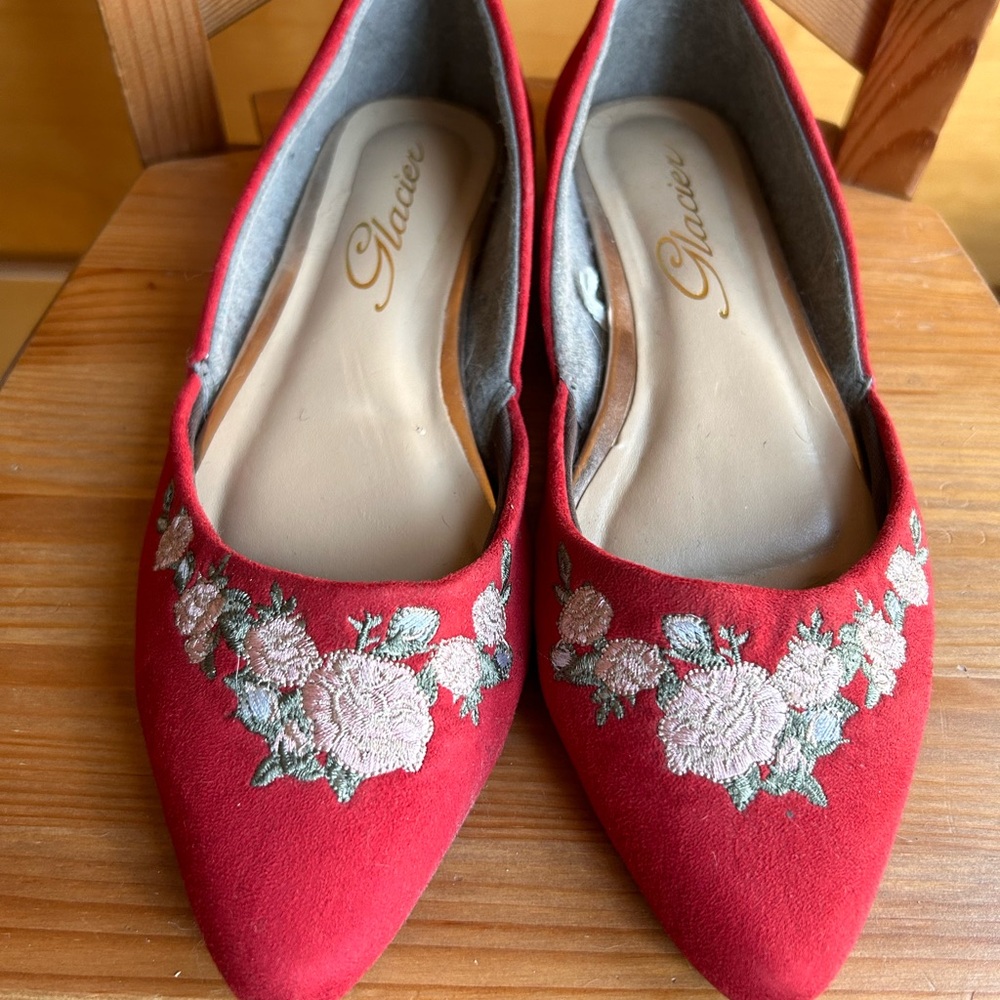 Vintage Red Flats with Floral Roses Embroidered 🩷